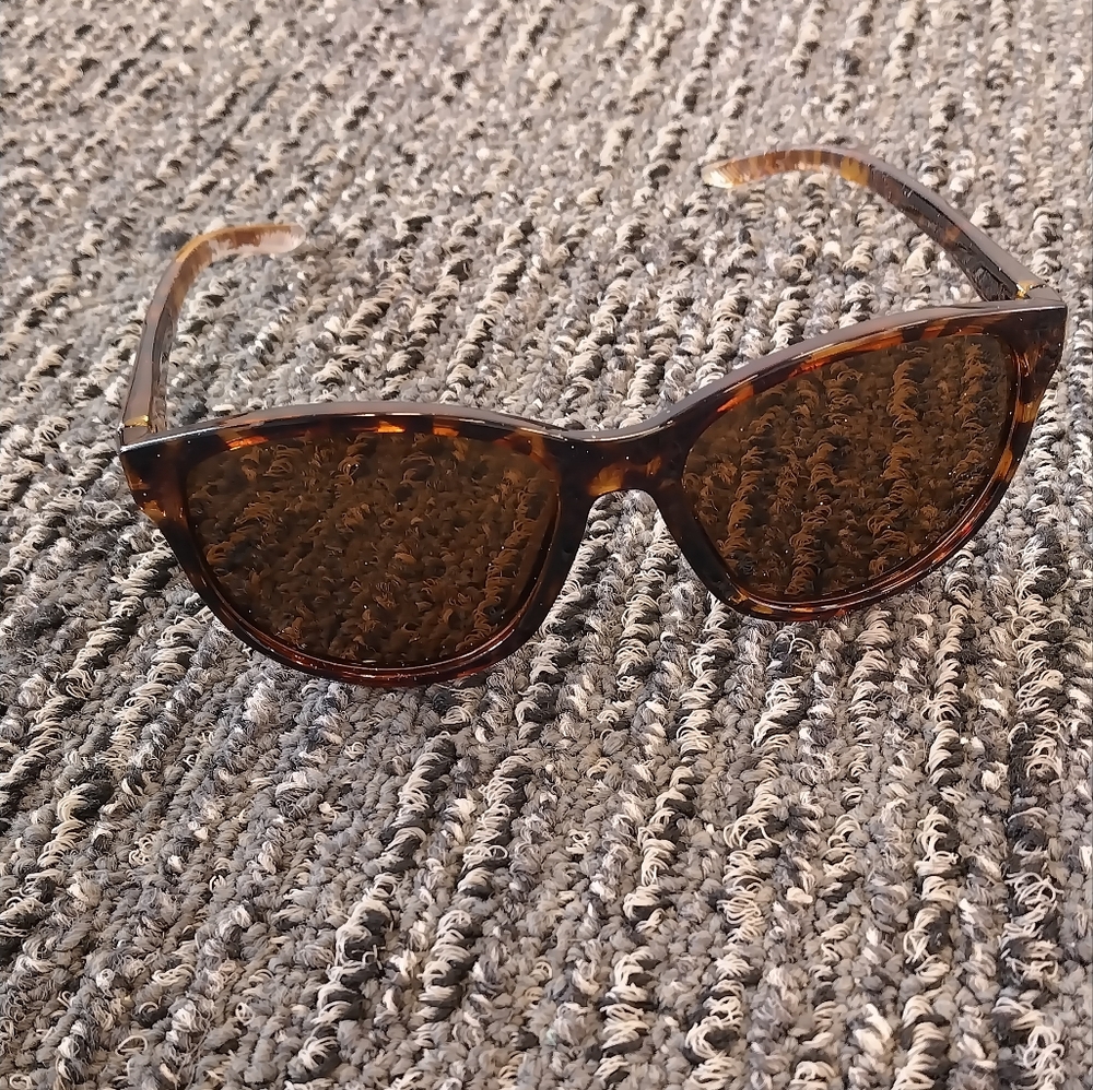 Signature Women Sunglasses